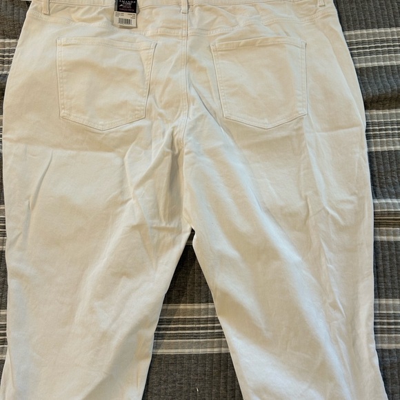 NWT Gloria Vanderbilt White Capris plus Size 24 - Picture 6 of 6